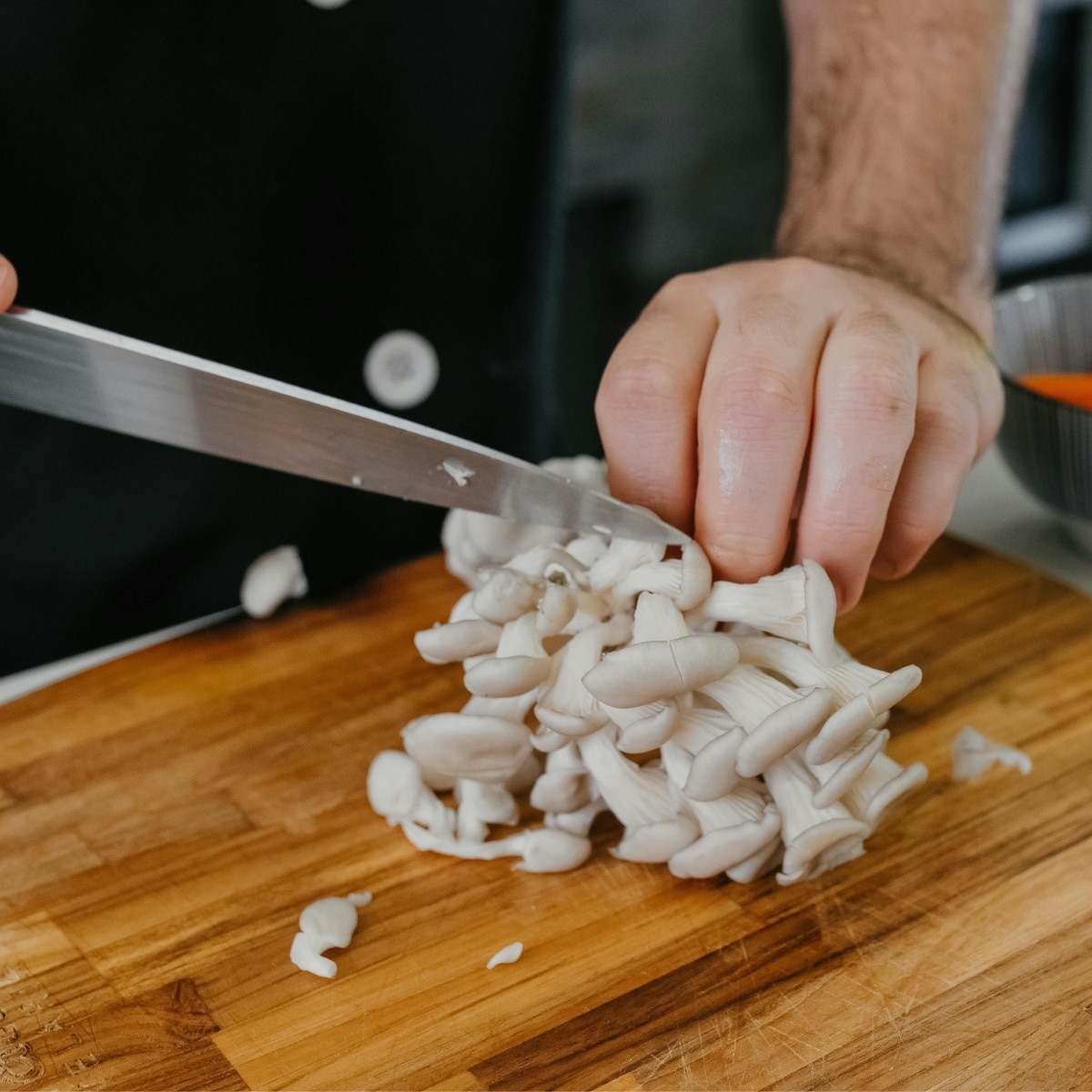 cutting oyster mushrooms